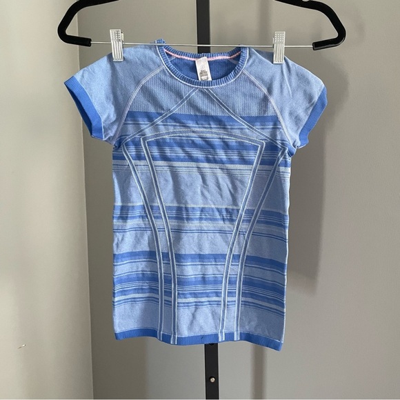 Ivviva Short Sleeve Swiftly Tech Blue Stripe Top Size 10 - Picture 1 of 3